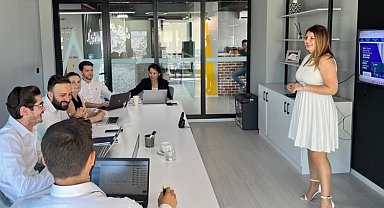 Ürettiği kitleri elektronik ortamdan satıyor