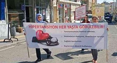 Diyarbakırlı sağlıkçılardan sağlık yürüyüşü