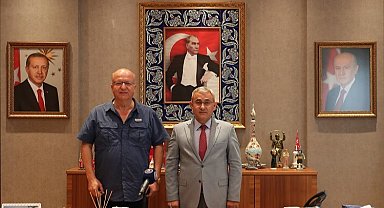 Dünyanın en büyük bayrağı Kütahya'da açıldı