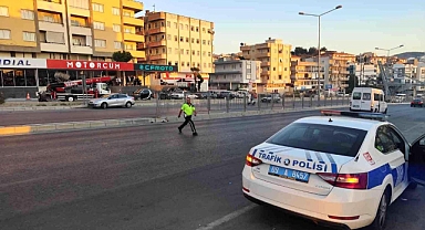 KUŞADASI'NDA TRAFİK KAZASI: 3 YARALI!