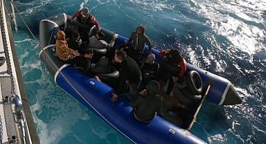48 DÜZENSİZ GÖÇMEN KURTARILDI