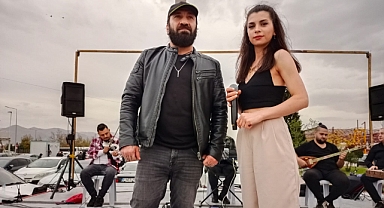 Yeşil Kasaba Roman Havası ile Romanları dans ettirdi!