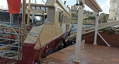 Katamaran şiddetli fırtınaya dayanamadı