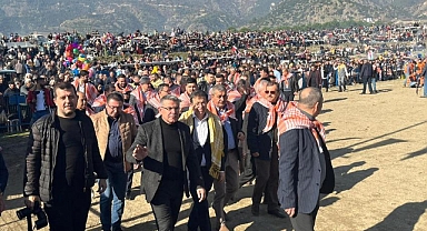 Pehlivan develer Buharkent’te kapıştı