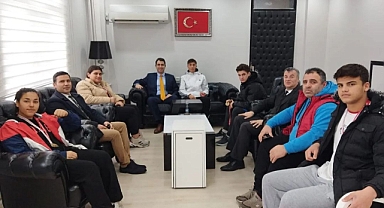 Şampiyon boksörlerden Kaymakam Kuruca'ya ziyaret