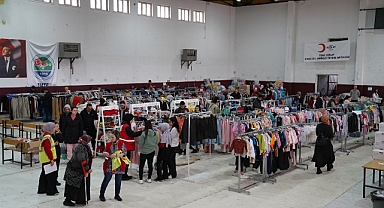 Kızılay, Afet Bölgesinden Tahliye Edilen Afetzedelerin İhtiyaçlarını Karşılıyor