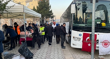 TBMM ARAMA-KURTARMA EKİBİ, ENKAZ ALTINDAN BİR KIZ ÇOCUĞUNU 104 SAAT SONRA KURTARDI