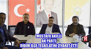 AKILLI AK PARTİ İLÇE TEŞKİLATINI ZİYARET ETTİ