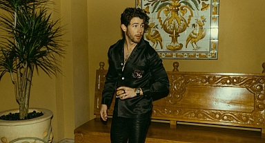 KING'İN REKORTMEN ŞARKISINA HİNDİSTAN'IN MİLLİ ENİŞTESİ NICK JONAS'LI VERSİYON!