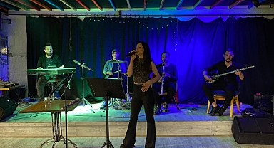 Yeşil Kasaba& Mor Narpın Kahve Deryası İskele Plus'ta sevenlerini Azeri havası ile dans ettirdi!