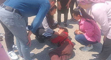 2 Çocuğa araç çarptı