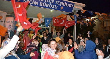 AK Partili kadınlar Duygu Göğde'yi coşkuyla karşıladı