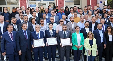 AK Partili vekiller mazbatalarını aldı