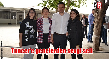 Tuncer'e gençlerden sevgi seli