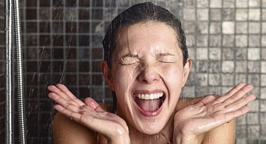 HER GÜN BANYO YAPMAK KALP KRİZİ VE FELÇ RİSKİNİ DÜŞÜRÜYOR!