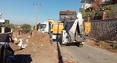 AKBÜK MAHALLESİ’NDE TEMİZLİK ÇALIŞMALARI TÜM HIZIYLA DEVAM EDİYOR