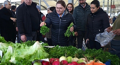 BAŞKAN GENÇAY CUMARTESİ PAZARINI ZİYARET ETTİ
