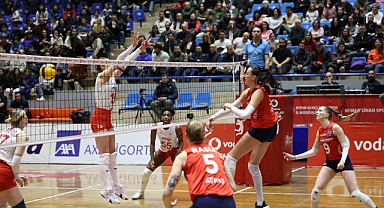 AYDIN BÜYÜKŞEHİR BELEDİYESPOR KADIN VOLEYBOL TAKIMI'NDAN FARKLI GALİBİYET