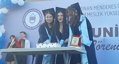 140 öğrenci kep atarak mezuniyet coşkusu yaşadı