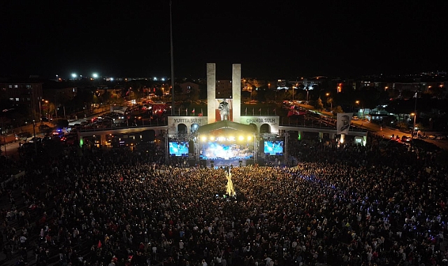 DİDİM’DE CUMHURİYET COŞKUSU: DİDİMLİLER MEYDANI DOLDURARAK BAYRAMI KUTLADI