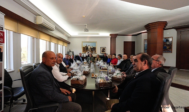 Didim’de görev yapan muhtarlar, Belediye Başkanı Hatice Gençay ile bir araya geldi.