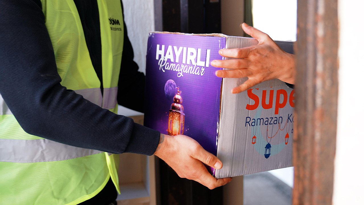 BAŞKAN HATİCE GENÇAY: “RAMAZAN’DA SOFRALARIMIZ PAYLAŞTIKÇA GÜZEL”